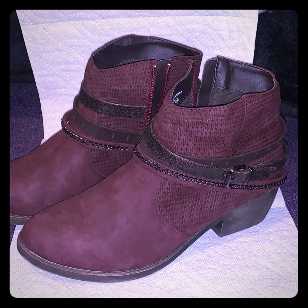 Maroon booties